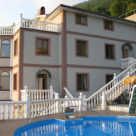 Mamzyshkha Guest House ガグラ エクステリア 写真