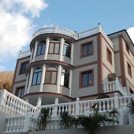Mamzyshkha Guest House ガグラ エクステリア 写真