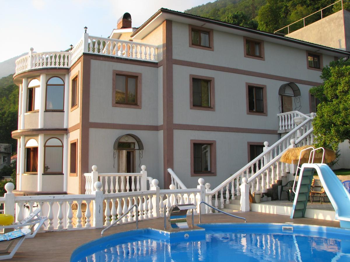 Mamzyshkha Guest House ガグラ エクステリア 写真