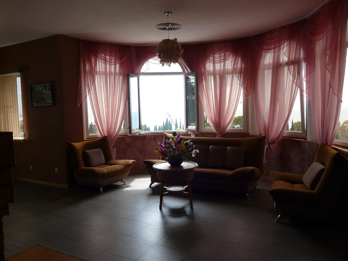 Mamzyshkha Guest House ガグラ エクステリア 写真