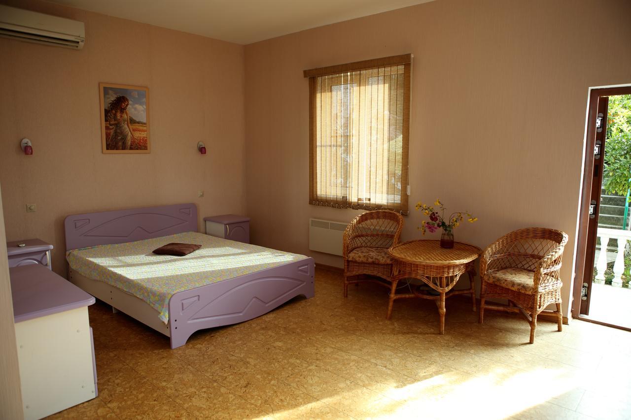 Mamzyshkha Guest House ガグラ エクステリア 写真