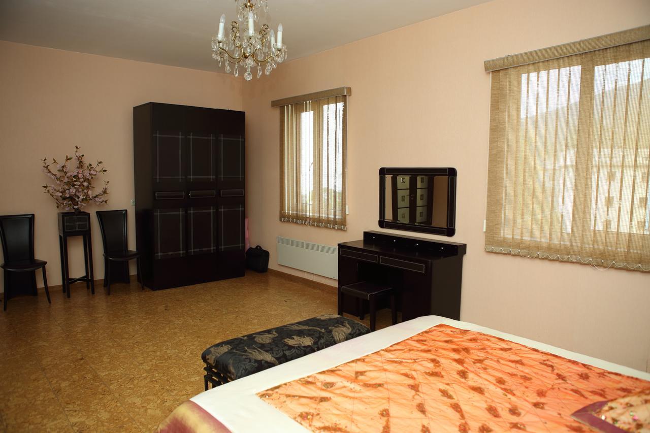Mamzyshkha Guest House ガグラ エクステリア 写真