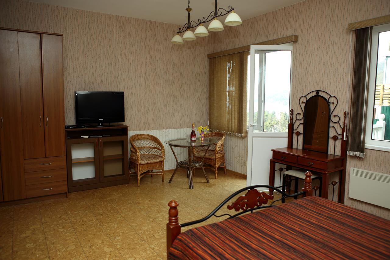Mamzyshkha Guest House ガグラ エクステリア 写真