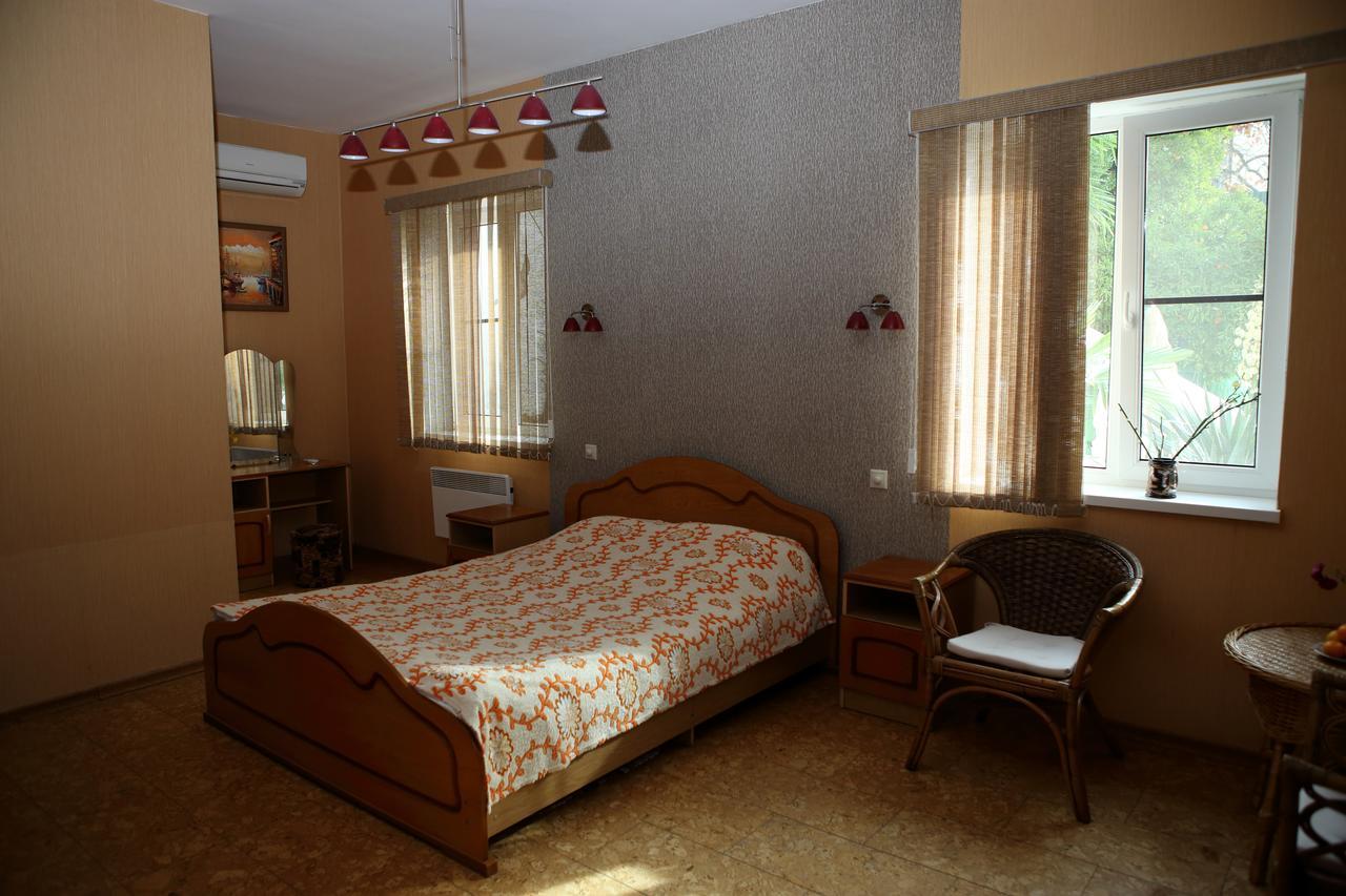 Mamzyshkha Guest House ガグラ エクステリア 写真